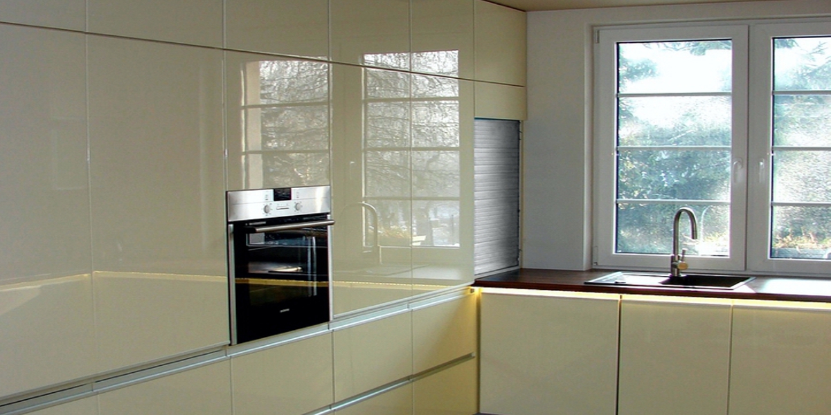 Kuchyň bílá s Technistone deskou